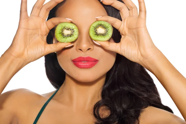 Girl With Kiwi Slices — Stock Photo, Image