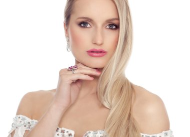 uzun sarı saçlı kadın