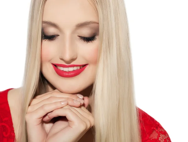 Gelukkige vrouw met lang blond haar — Stockfoto