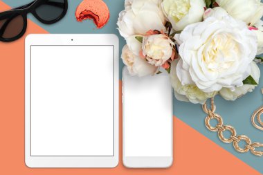 Tablet ve telefon ile tarz manzara