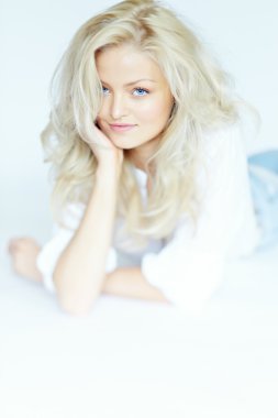 sarışın kadın-kot pantolon