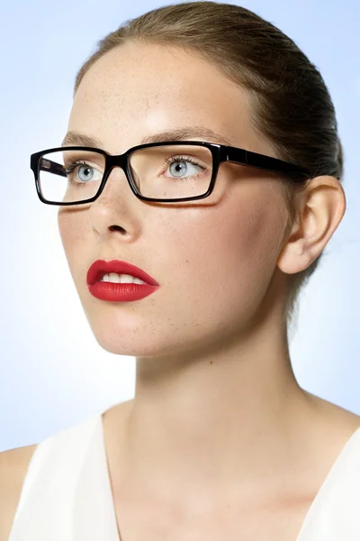 Mujer usando gafas — Foto de Stock