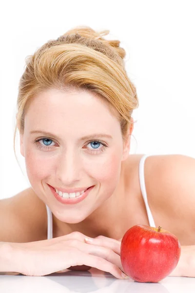 Frau mit Apfel — Stockfoto