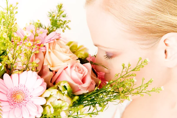 Lei ama i fiori — Foto Stock