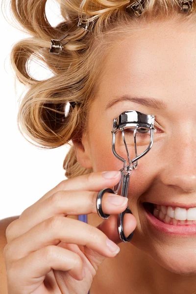 Girl Curling Lashes — Stock Photo, Image