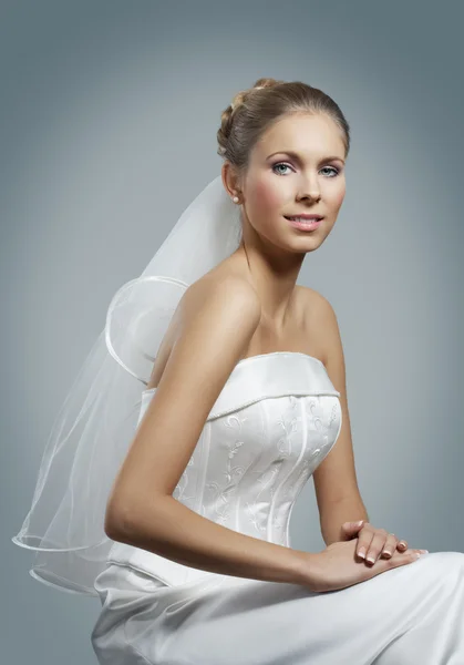 Sitzende Braut — Stockfoto