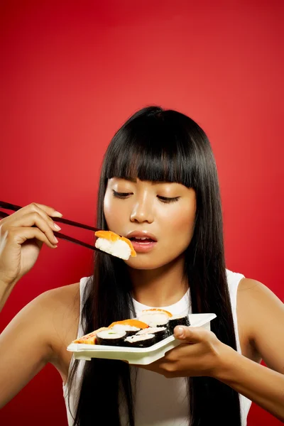 Woman Eating Sushi — Stock Photo, Image