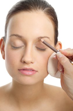 makyaj uygulanıyor