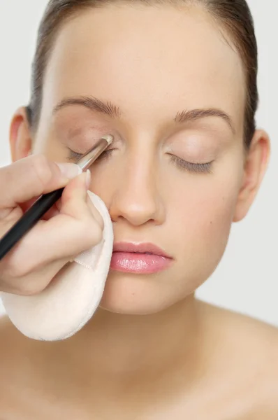 Menerapkan makeup — Stok Foto