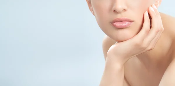 Güzel doğal kadın.