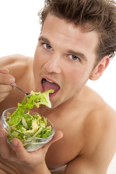 Mannen äter sallad — Stockfoto