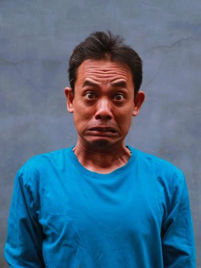 Güneydoğu Asyalı bir adamın komik, aptal ya da 