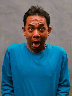 Güneydoğu Asyalı bir adamın komik, aptal ya da 