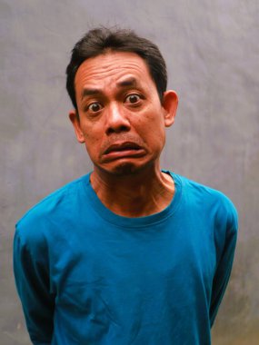 Güneydoğu Asyalı bir adamın komik, aptal ya da 