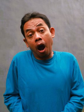 Güneydoğu Asyalı bir adamın komik, aptal ya da 