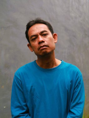 Güneydoğu Asyalı bir adamın komik, aptal ya da 