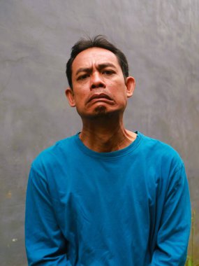 Güneydoğu Asyalı bir adamın komik, aptal ya da 