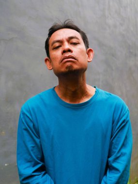 Güneydoğu Asyalı bir adamın komik, aptal ya da 