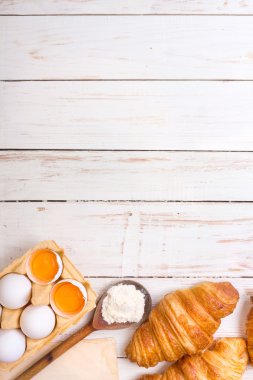 Ay çöreği, baget, un, yumurta arka plan