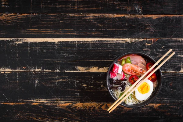 Asian noodle soup in a black bowl — Stock Image Asian noodle soup in a black bowl Stock Picture