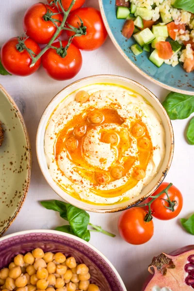 Hummus e pratos tradicionais do Oriente Médio — Fotografia de Stock