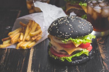 Burger masaya ayarla