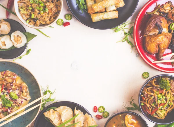 Китайская еда белый фон — стоковое фото