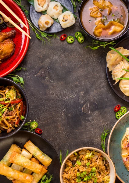 Comida china en blanco fondo — Foto de Stock