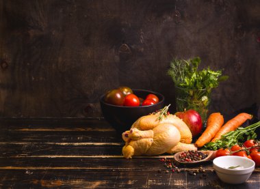 Yemek pişirmek için tavuk hazır