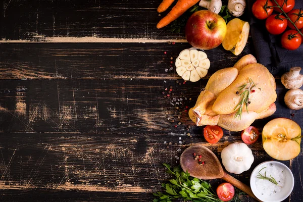 Yemek pişirmek için tavuk hazır — Stok fotoğraf