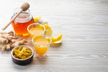 Zerdeçal limonlu bal içeceği