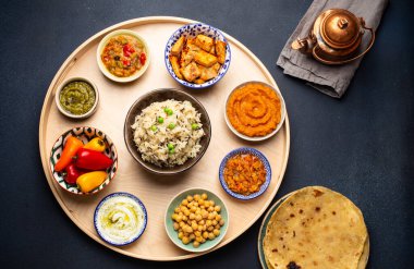 Geleneksel Hint Thali