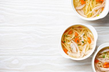 Geleneksel tavuk çorbası.