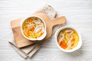 Geleneksel tavuk çorbası.