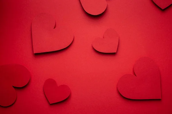 День святого Валентина фон с бумажными сердцами — стоковое фото