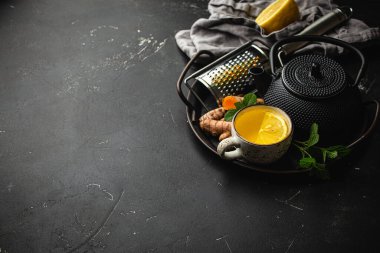 Sağlıklı zerdeçal çayı.