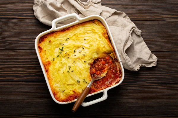 Prato britânico tradicional caçarola de torta de pastores de cima — Fotografia de Stock