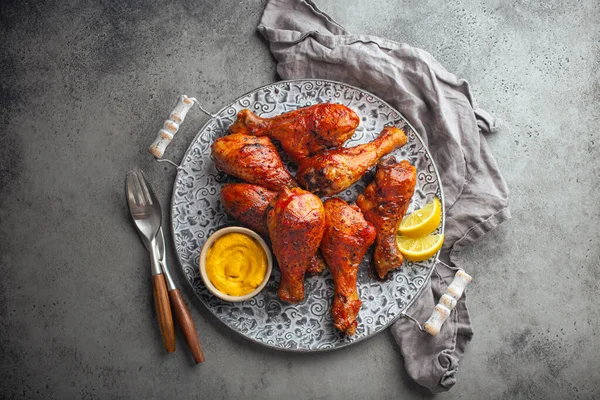 Indian food Tandoori chicken legs from above — Stock Photo, Image