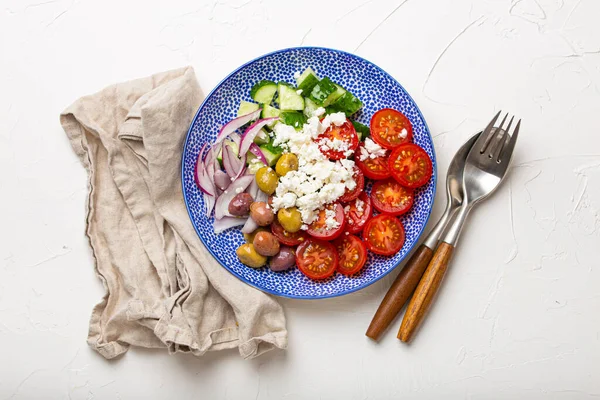 Salată grecească cu legume și brânză feta de sus — Fotografie, imagine de stoc