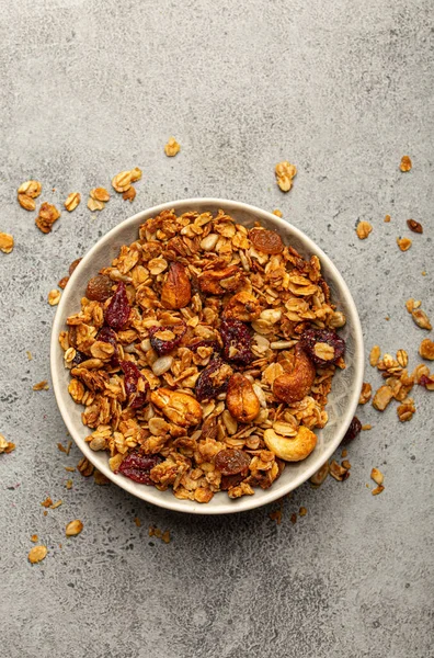 Zdravé domácí snídaně granola v misce horní pohled — Stock fotografie