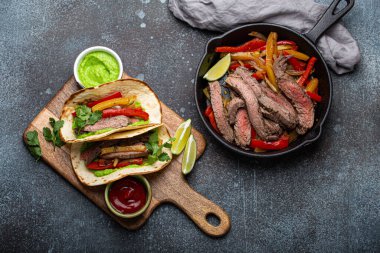 Meksika usulü fajitas taco yapıyorum.