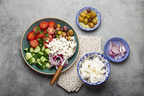 Greek salad with vegetables and feta cheese from above — Stock Photo, Image