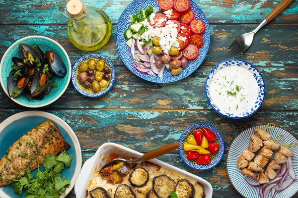 Griekse gerechten uit de kopieerruimte — Stockfoto
