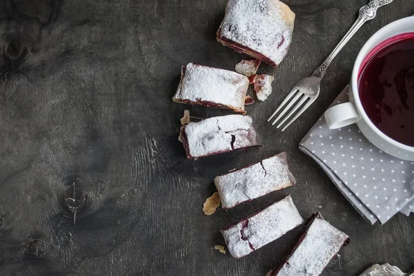 Baking dark background with cherry and walnut strudel. Selective — Stock Photo, Image