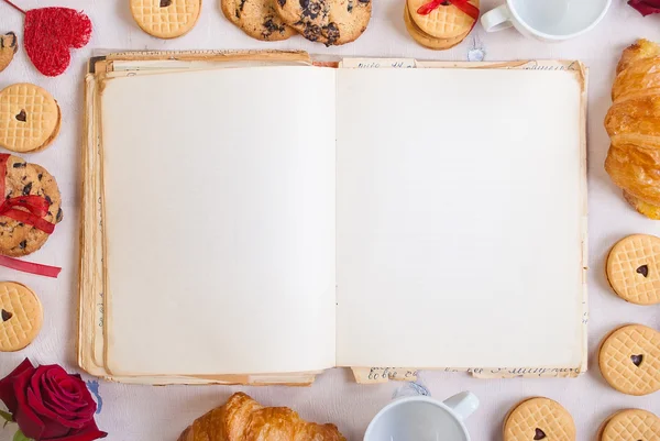 Valentines day background. Blank book with cookies and roses — Stock Photo, Image