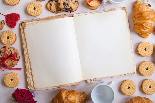 Valentines day background. Blank book with cookies and roses — Stock Photo, Image