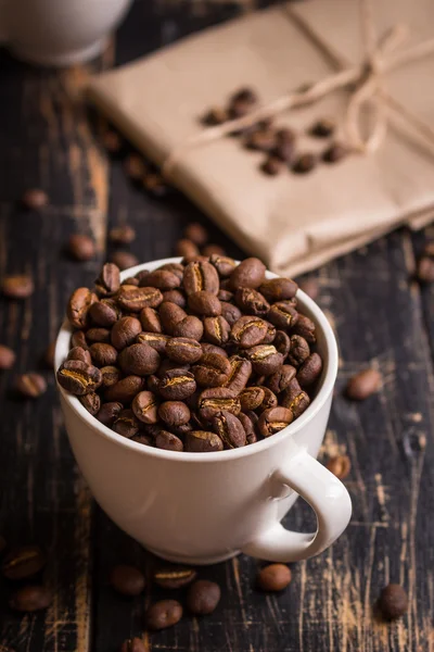 Kaffebønner i kopper - Stock-foto