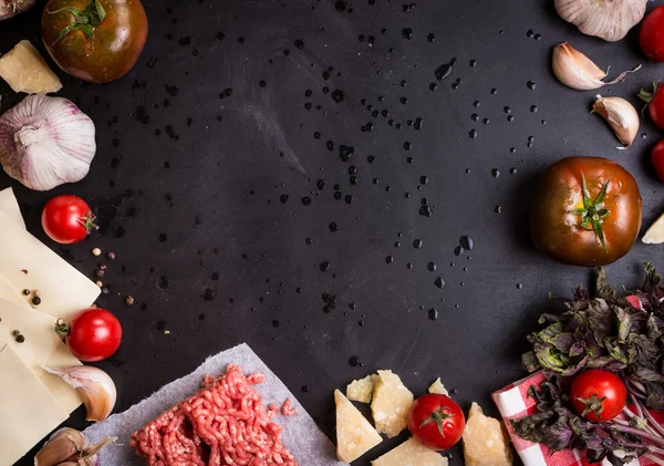 Набор ингредиентов для итальянской лазаньи — стоковое фото