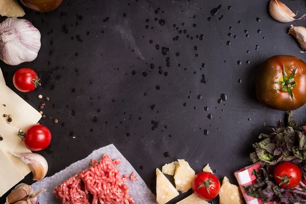 Набор ингредиентов для итальянской лазаньи — стоковое фото