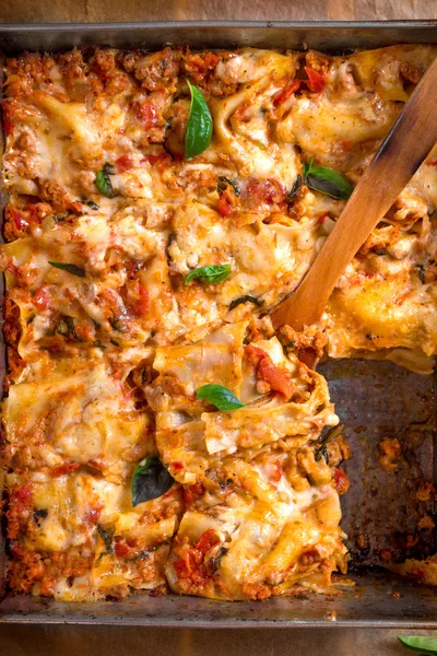 Close-up van een traditionele Italiaanse lasagne — Stockfoto